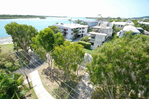 Bermuda Villas - Accommodation QLD 18
