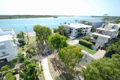Bermuda Villas - Accommodation QLD 15