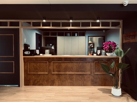 Woodroffe Hotel - Accommodation QLD 1