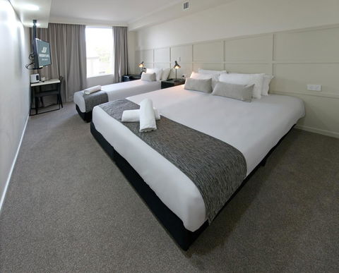 Woodroffe Hotel - Accommodation QLD 13