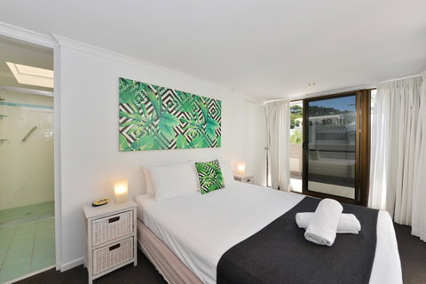 Seascape Holidays - Tropical Reef Apartments - Accommodation QLD 7