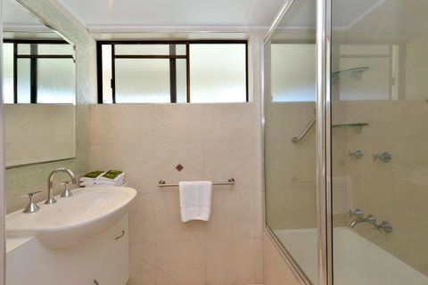 Seascape Holidays - Tropical Reef Apartments - Accommodation QLD 18