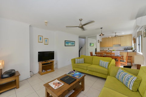 Seascape Holidays - Tropical Reef Apartments - Accommodation QLD 12