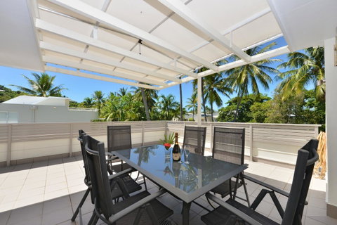 Seascape Holidays - Tropical Reef Apartments - Accommodation QLD 5