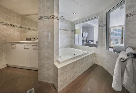 Novotel Surfers Paradise - Accommodation QLD 10