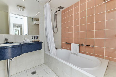 Novotel Cairns Oasis Resort - Accommodation QLD 2