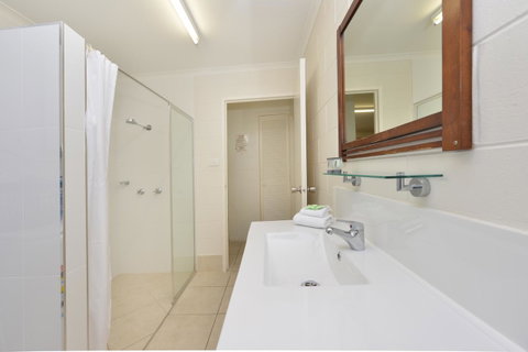 Lychee Tree Holiday Apartments - Accommodation QLD 8