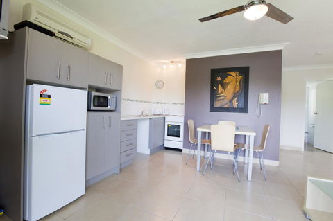 Bay Of Palms - Accommodation QLD 37