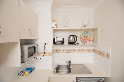 Bay Of Palms - Accommodation QLD 42