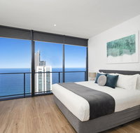 Circle on Cavill - GCLR - Accommodation QLD