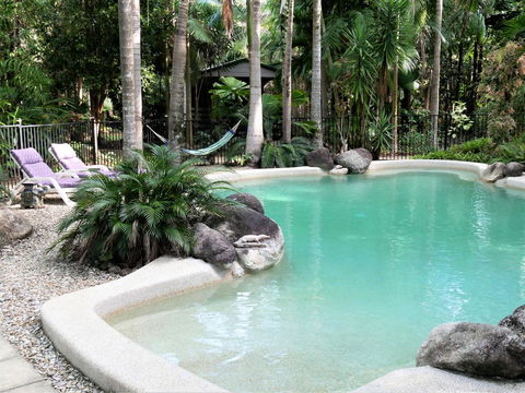 Boutique Bungalows - Accommodation QLD 10