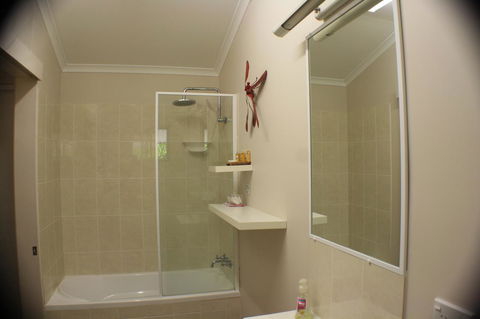Boutique Bungalows - Accommodation QLD 43