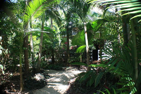Boutique Bungalows - Accommodation QLD 30