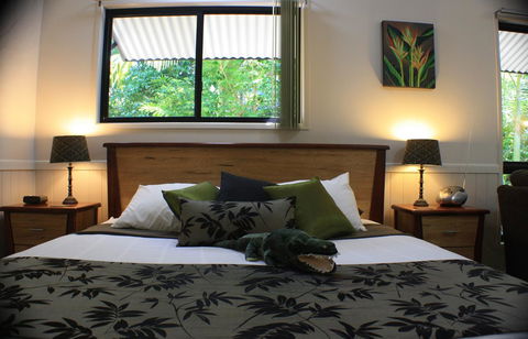 Boutique Bungalows - Accommodation QLD 41