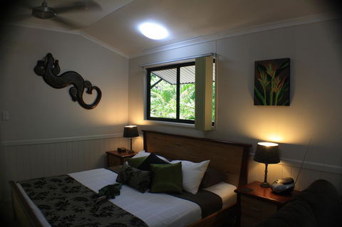 Boutique Bungalows - Accommodation QLD 44