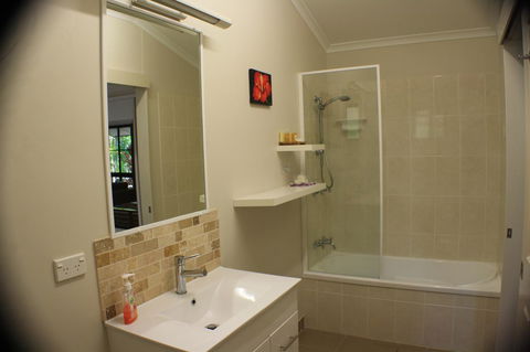 Boutique Bungalows - Accommodation QLD 32