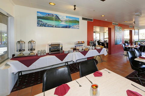 Smart Motels Bert Hinkler - Accommodation QLD 4