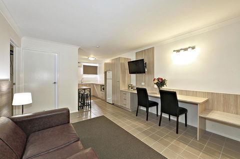 Smart Motels Bert Hinkler - Accommodation QLD 31