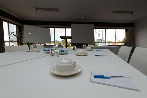 Smart Motels Bert Hinkler - Accommodation QLD 38