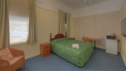 The Park Motel - Accommodation QLD 1
