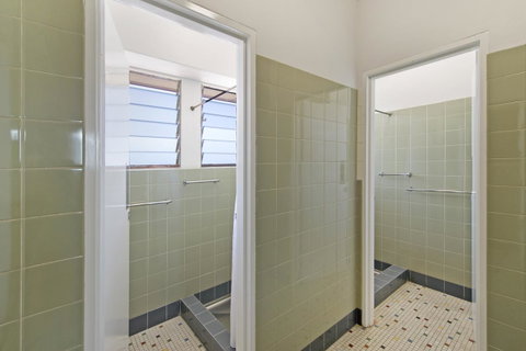 Palm Beach Hotel - Accommodation QLD 26