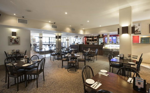 Palm Beach Hotel - Accommodation QLD 12