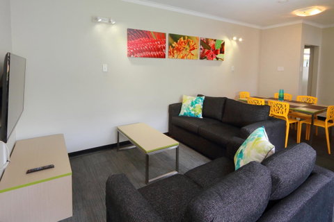 Palm Beach Hotel - Accommodation QLD 21