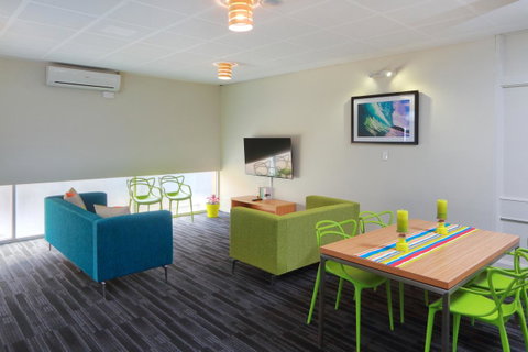 Palm Beach Hotel - Accommodation QLD 4