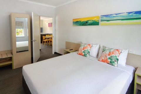 Palm Beach Hotel - Accommodation QLD 18