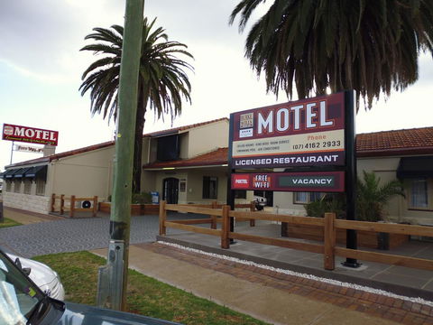 Burke & Wills Motor Inn - Accommodation QLD 3