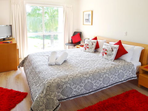 Waterfront Resort Villa With Buggy - Accommodation QLD 12