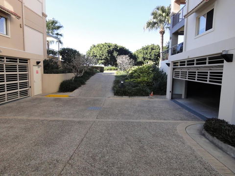 Waterfront Resort Villa With Buggy - Accommodation QLD 30