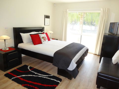 Waterfront Resort Villa With Buggy - Accommodation QLD 9