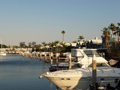 Waterfront Resort Villa With Buggy - Accommodation QLD 28