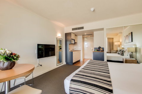Central Cosmo Apartment Hotel - Accommodation QLD 4