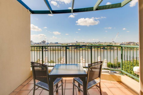 Central Cosmo Apartment Hotel - Accommodation QLD 24