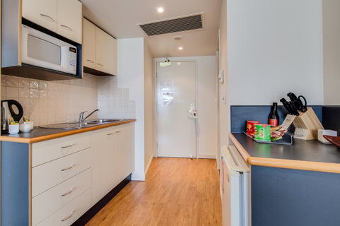 Central Cosmo Apartment Hotel - Accommodation QLD 18