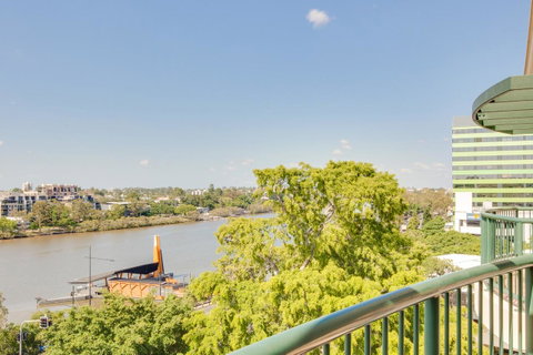Central Cosmo Apartment Hotel - Accommodation QLD 15