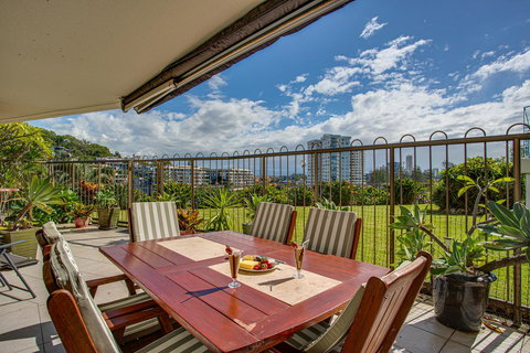 Gemini Court Holiday Apartments - Accommodation QLD 3