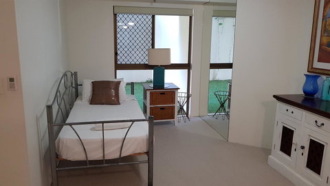 Gemini Court Holiday Apartments - Accommodation QLD 14