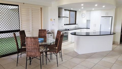 Gemini Court Holiday Apartments - Accommodation QLD 17
