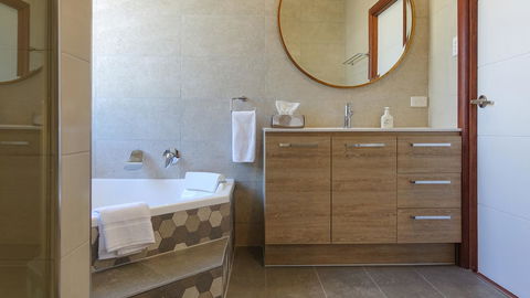 Blue Summit Hideaway - Accommodation QLD 38