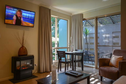Blue Summit Hideaway - Accommodation QLD 26