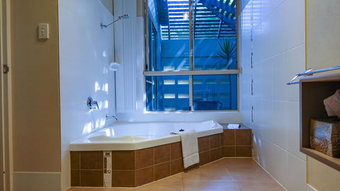 Blue Summit Hideaway - Accommodation QLD 27