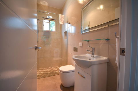 Blue Summit Hideaway - Accommodation QLD 35