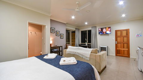Blue Summit Hideaway - Accommodation QLD 17