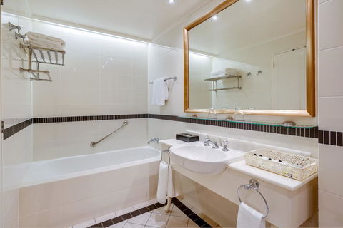 InterContinental Sanctuary Cove Resort, An IHG Hotel - Accommodation QLD 8