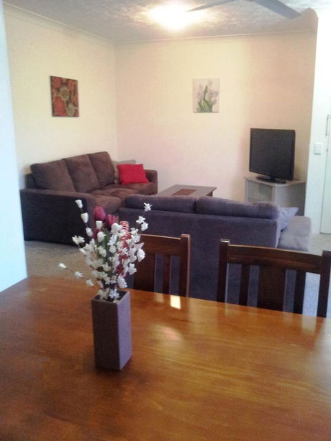 Champelli Palms Apartments - Accommodation QLD 7