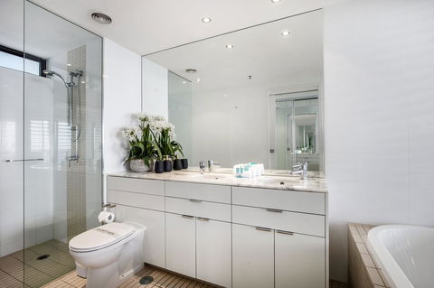 Ultra Broadbeach - Accommodation QLD 14