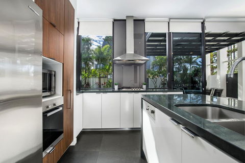Ultra Broadbeach - Accommodation QLD 25